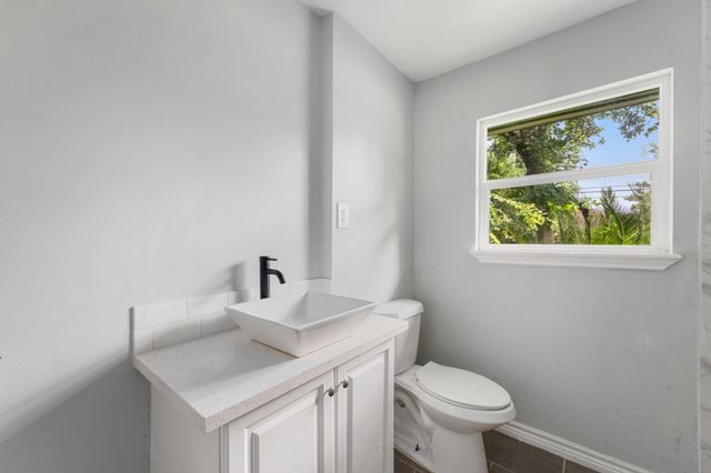 442 Glenburnie Drive, Houston, TX 77022