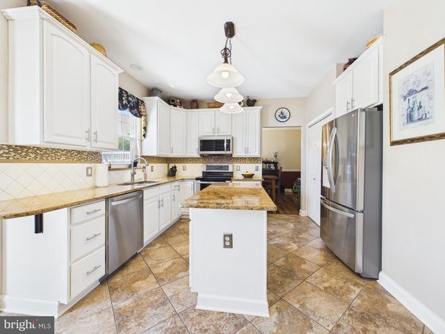17 ROCKY RD, Newark, DE 19702