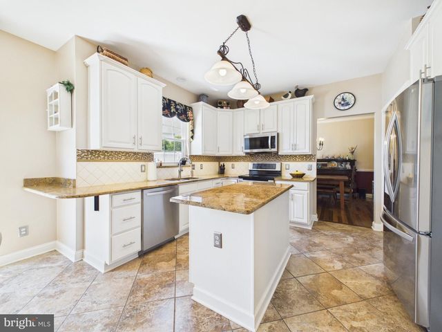 17 ROCKY RD, Newark, DE 19702