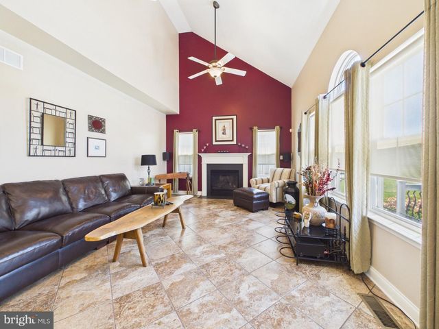 17 ROCKY RD, Newark, DE 19702