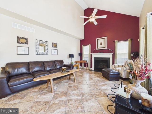 17 ROCKY RD, Newark, DE 19702