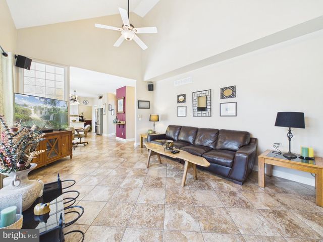 17 ROCKY RD, Newark, DE 19702
