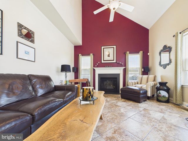 17 ROCKY RD, Newark, DE 19702