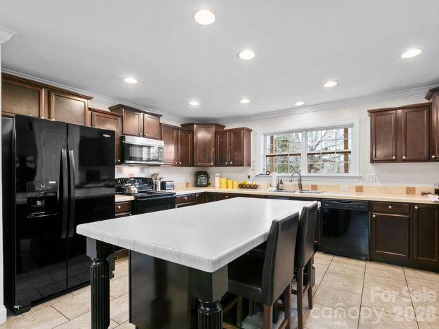 28 Chapel Park Road, Asheville, NC 28803