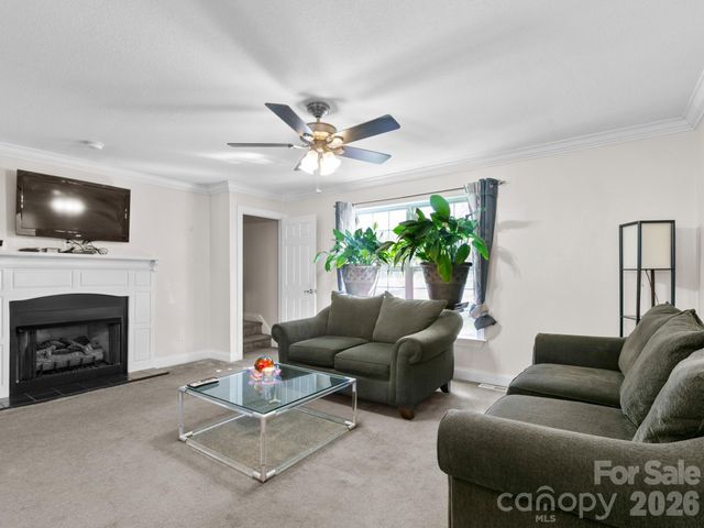28 Chapel Park Road, Asheville, NC 28803