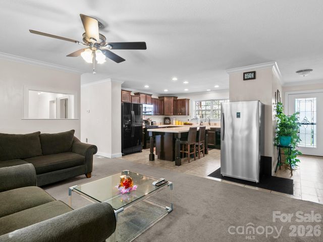 28 Chapel Park Road, Asheville, NC 28803