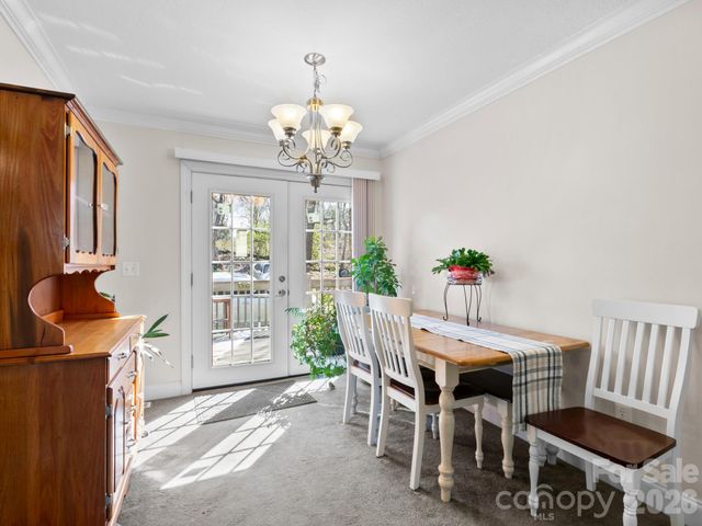 28 Chapel Park Road, Asheville, NC 28803