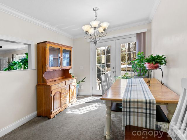 28 Chapel Park Road, Asheville, NC 28803