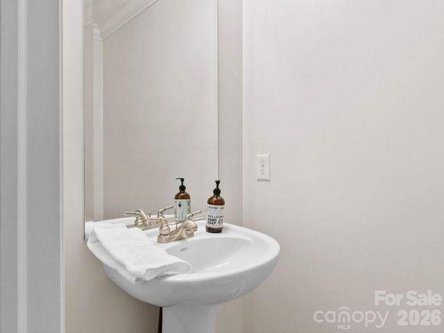 28 Chapel Park Road, Asheville, NC 28803