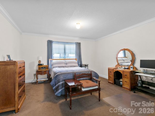 28 Chapel Park Road, Asheville, NC 28803
