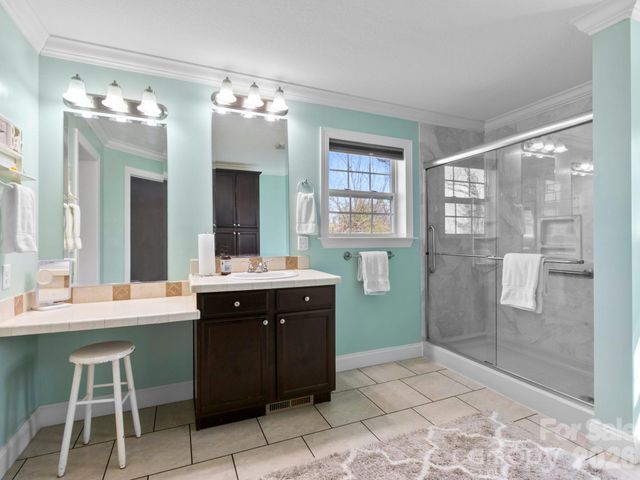 28 Chapel Park Road, Asheville, NC 28803
