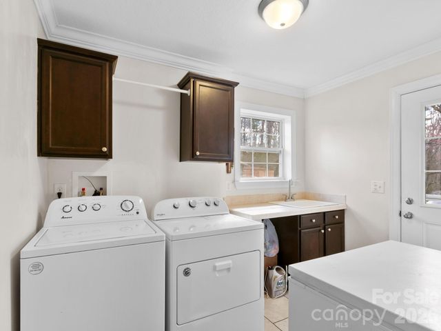 28 Chapel Park Road, Asheville, NC 28803