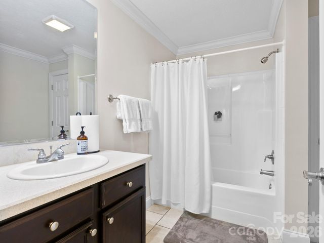 28 Chapel Park Road, Asheville, NC 28803