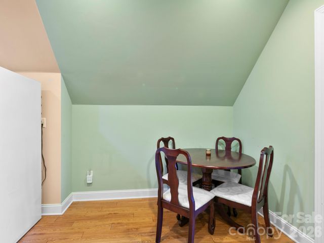 28 Chapel Park Road, Asheville, NC 28803