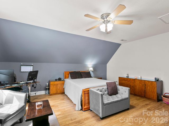 28 Chapel Park Road, Asheville, NC 28803