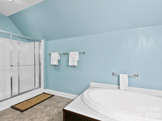 28 Chapel Park Road, Asheville, NC 28803