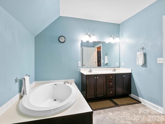 28 Chapel Park Road, Asheville, NC 28803
