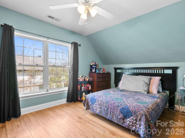 28 Chapel Park Road, Asheville, NC 28803