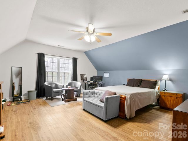 28 Chapel Park Road, Asheville, NC 28803