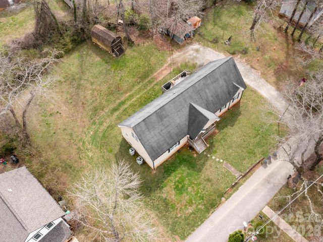 28 Chapel Park Road, Asheville, NC 28803