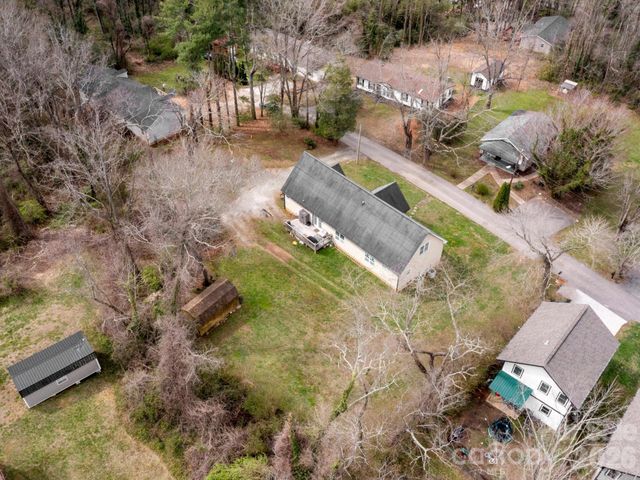 28 Chapel Park Road, Asheville, NC 28803