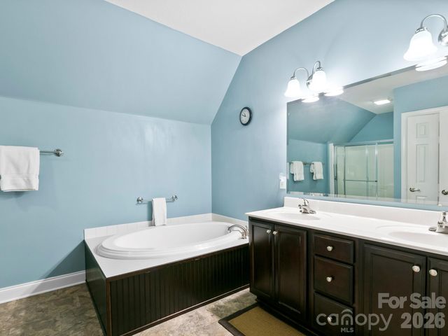 28 Chapel Park Road, Asheville, NC 28803
