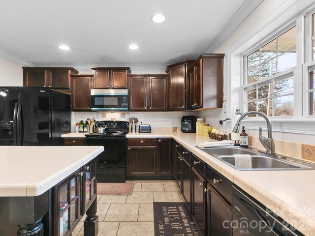 28 Chapel Park Road, Asheville, NC 28803