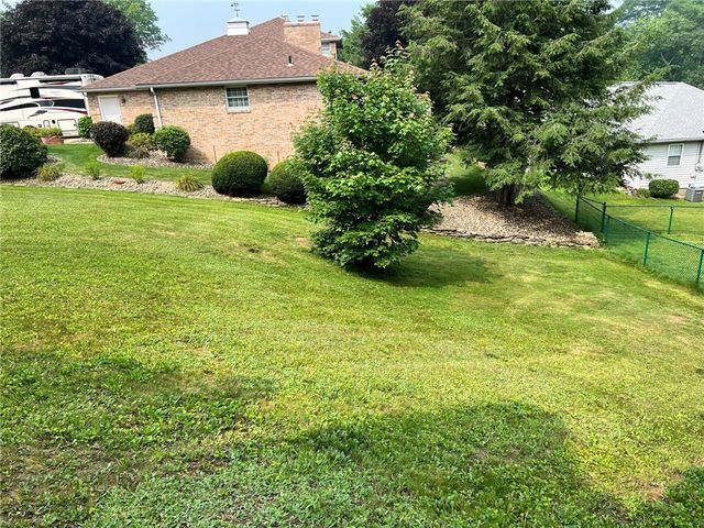 125 Emerson Dr, Zelienople Boro, PA 16063