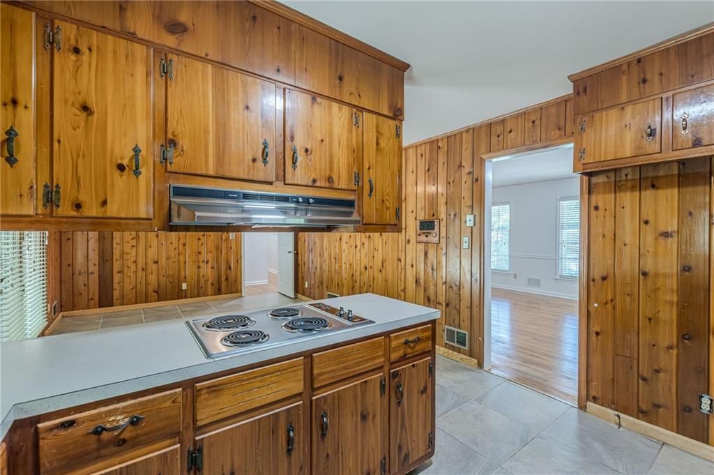 Image 11 of property listing at 3483 Scenic Drive, East Point, GA 30344