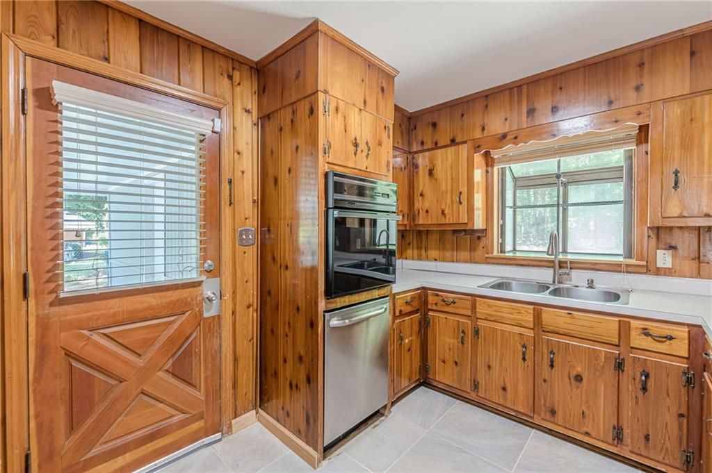 Image 12 of property listing at 3483 Scenic Drive, East Point, GA 30344