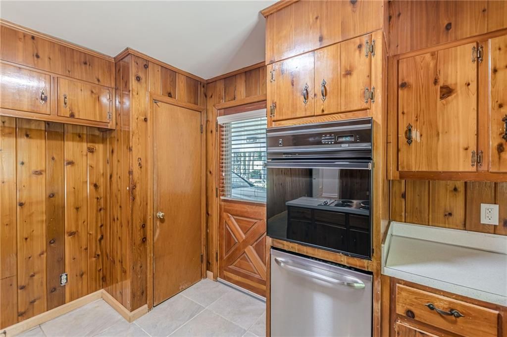 Image 13 of property listing at 3483 Scenic Drive, East Point, GA 30344