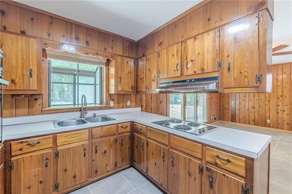 Image 14 of property listing at 3483 Scenic Drive, East Point, GA 30344