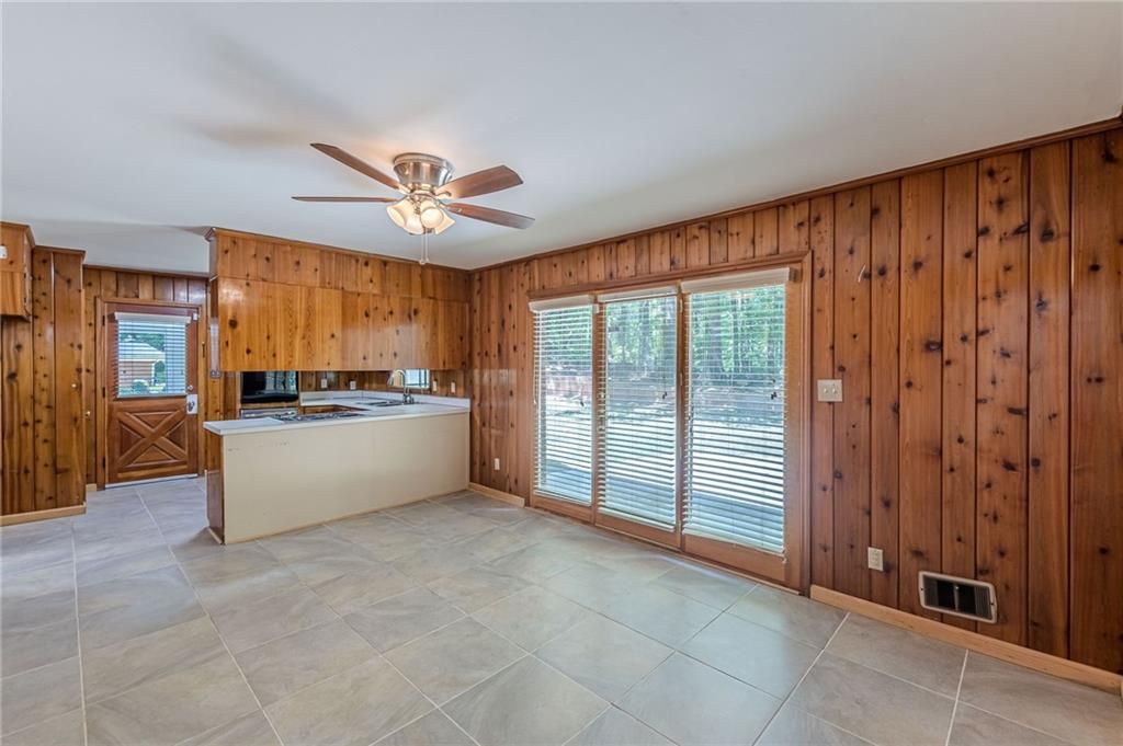 Image 15 of property listing at 3483 Scenic Drive, East Point, GA 30344