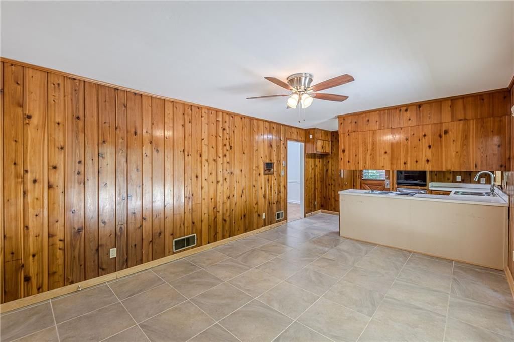 Image 16 of property listing at 3483 Scenic Drive, East Point, GA 30344