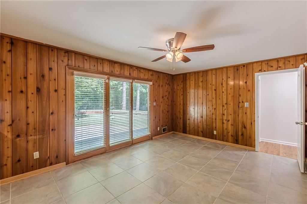 Image 17 of property listing at 3483 Scenic Drive, East Point, GA 30344