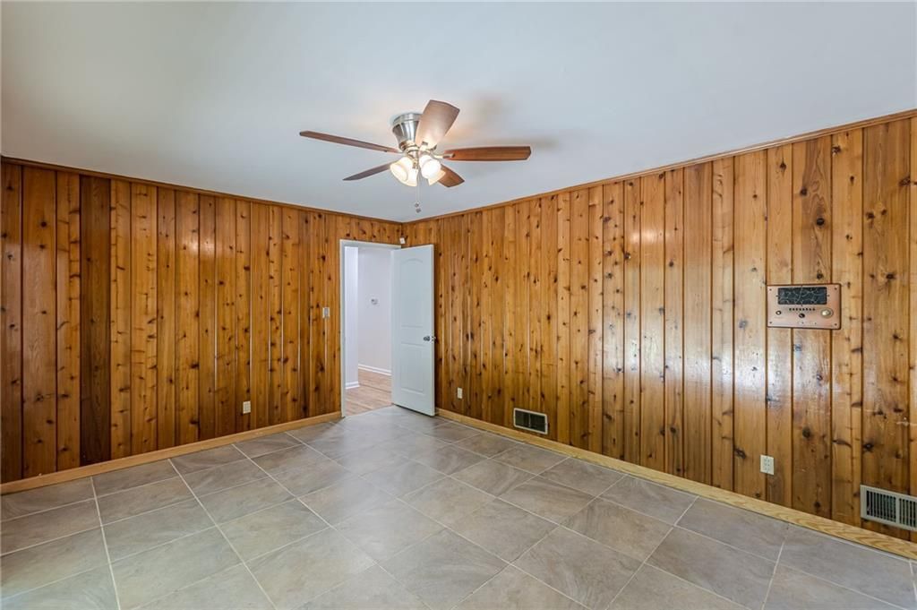 Image 18 of property listing at 3483 Scenic Drive, East Point, GA 30344