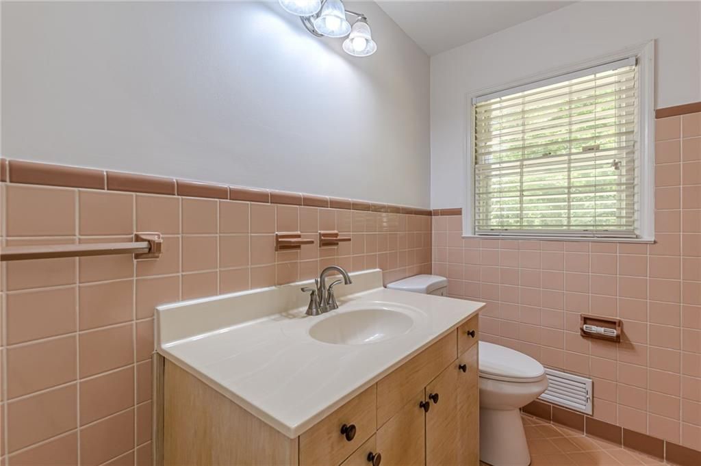 Image 25 of property listing at 3483 Scenic Drive, East Point, GA 30344