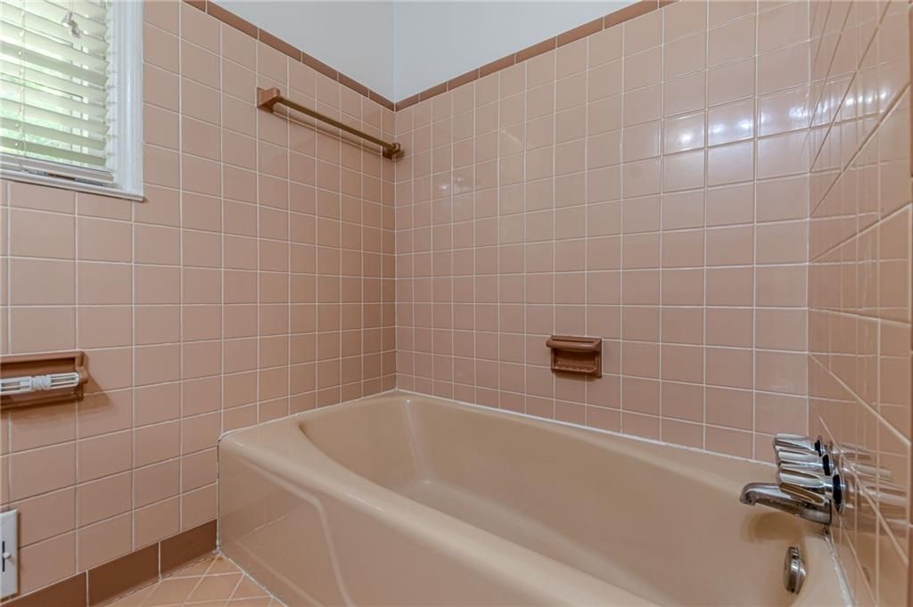 Image 26 of property listing at 3483 Scenic Drive, East Point, GA 30344