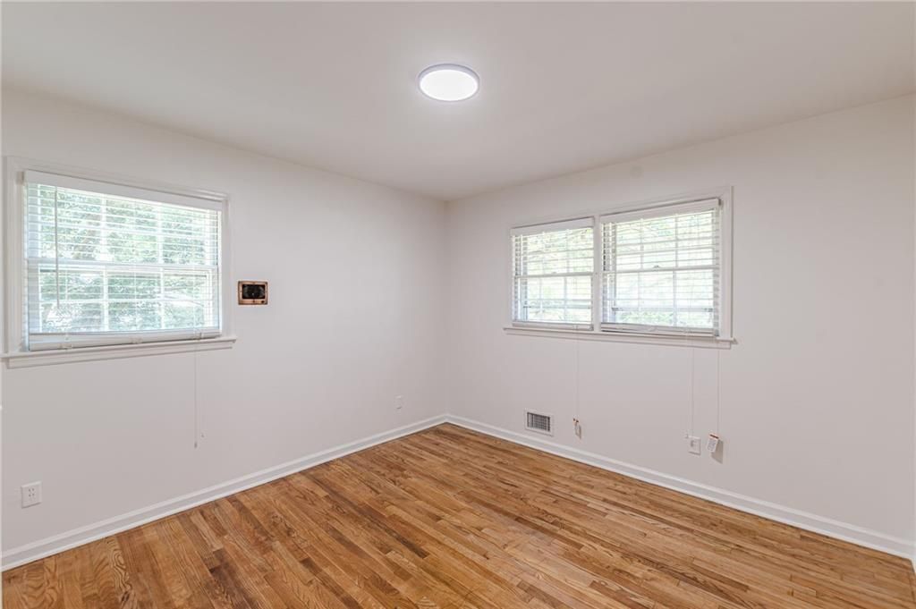 Image 28 of property listing at 3483 Scenic Drive, East Point, GA 30344