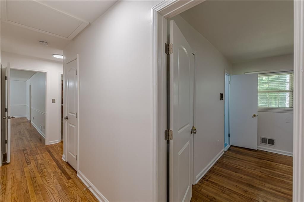 Image 31 of property listing at 3483 Scenic Drive, East Point, GA 30344