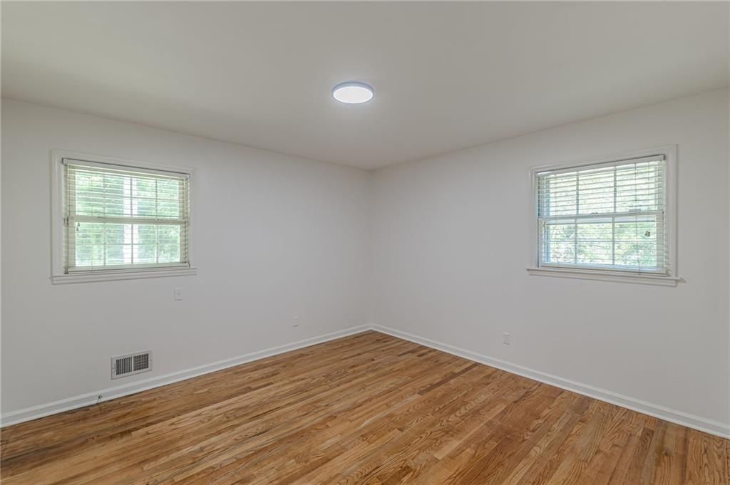 Image 32 of property listing at 3483 Scenic Drive, East Point, GA 30344