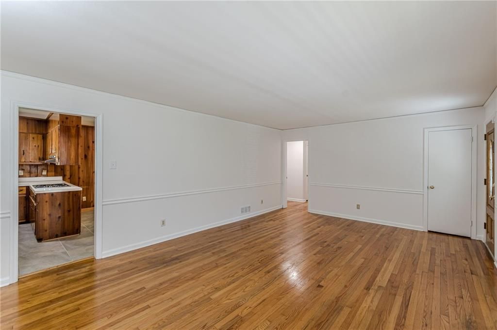 Image 7 of property listing at 3483 Scenic Drive, East Point, GA 30344