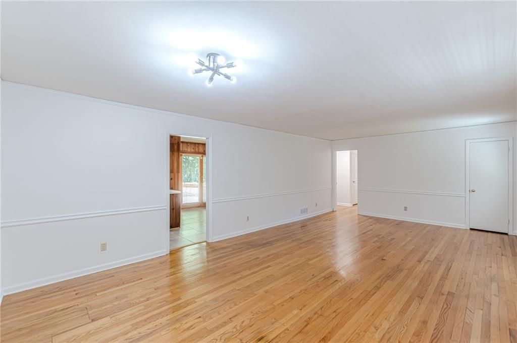 Image 8 of property listing at 3483 Scenic Drive, East Point, GA 30344