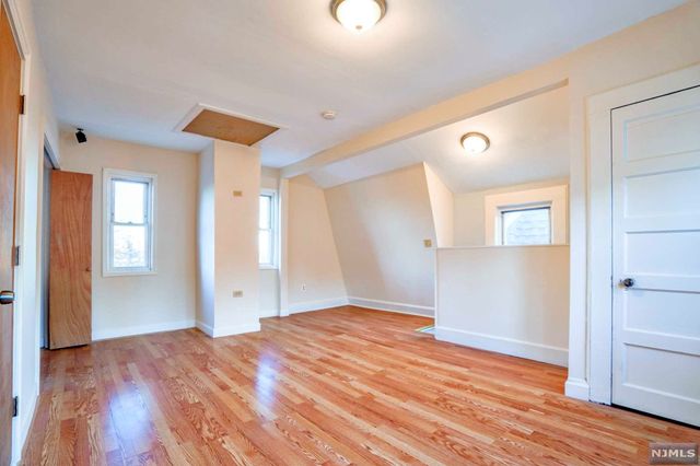 40 Newton Place, Irvington, NJ 07111
