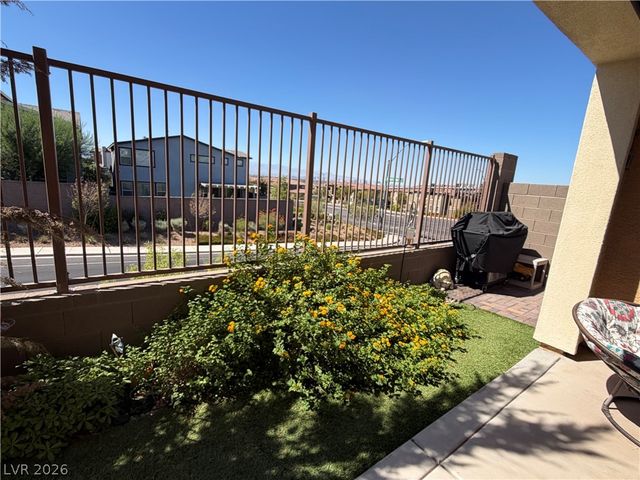 209 Amber Bluff Street, Henderson, NV 89012