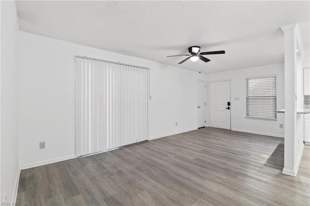 149 Windsor Castle Dr Apt E, Newport News, VA 23608