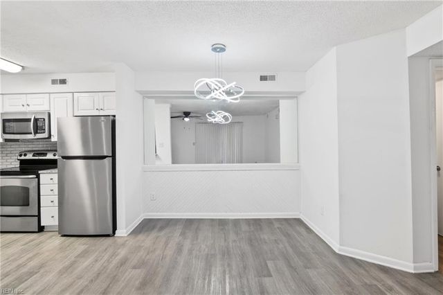 149 Windsor Castle Dr Apt E, Newport News, VA 23608