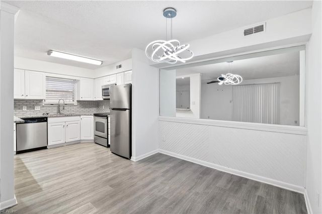 149 Windsor Castle Dr Apt E, Newport News, VA 23608