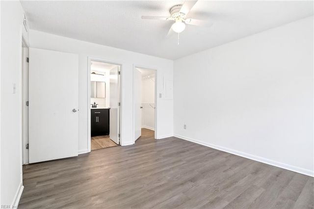 149 Windsor Castle Dr Apt E, Newport News, VA 23608