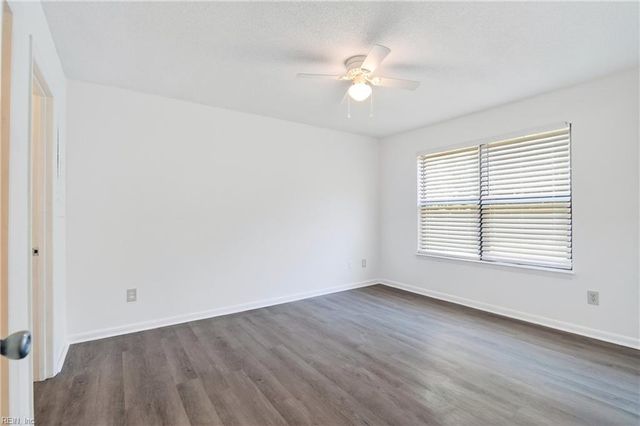 149 Windsor Castle Dr Apt E, Newport News, VA 23608